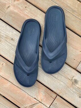 Crocs Flip Flops Sandals Mens 12 Navy Thong Lightweight Comfort Casual Beach